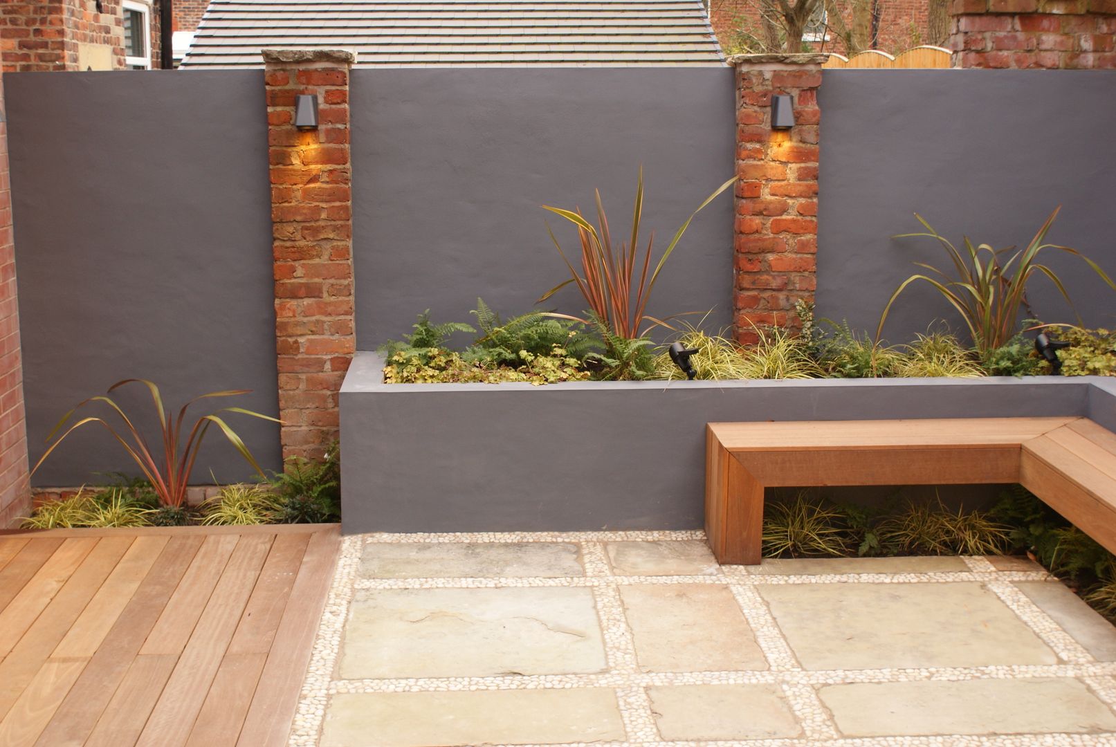 Contemporary Courtyard - Salford, Hannah Collins Garden Design: modern by Hannah Collins Garden Design, Modern