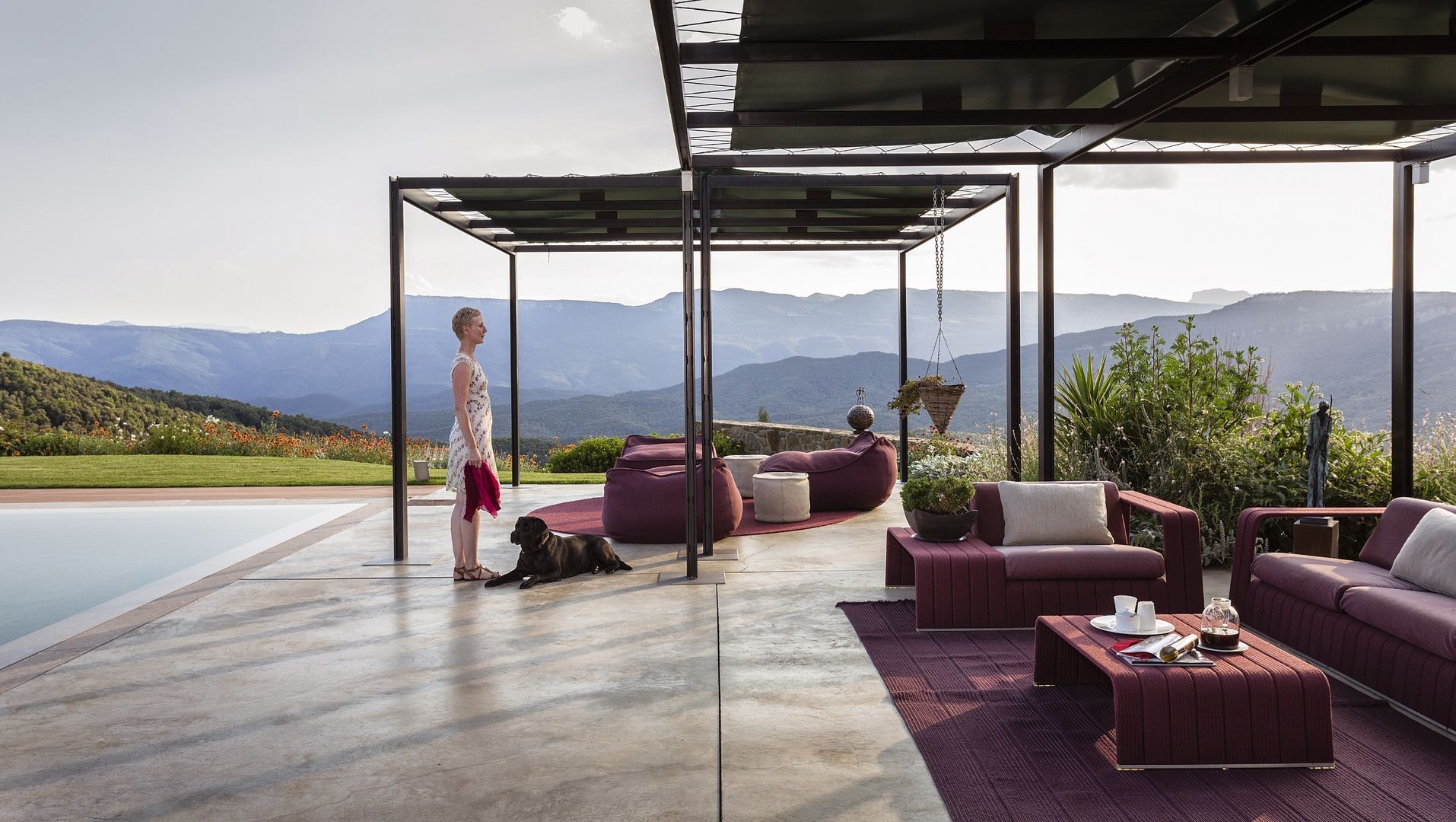 La Casa con vista Perfecta: Piscina, Terraza chill out, Casa de huéspedes y Acabados en Piedra, VelezCarrascoArquitecto VCArq VelezCarrascoArquitecto VCArq حديقة صيوان الحديقة الخارجية