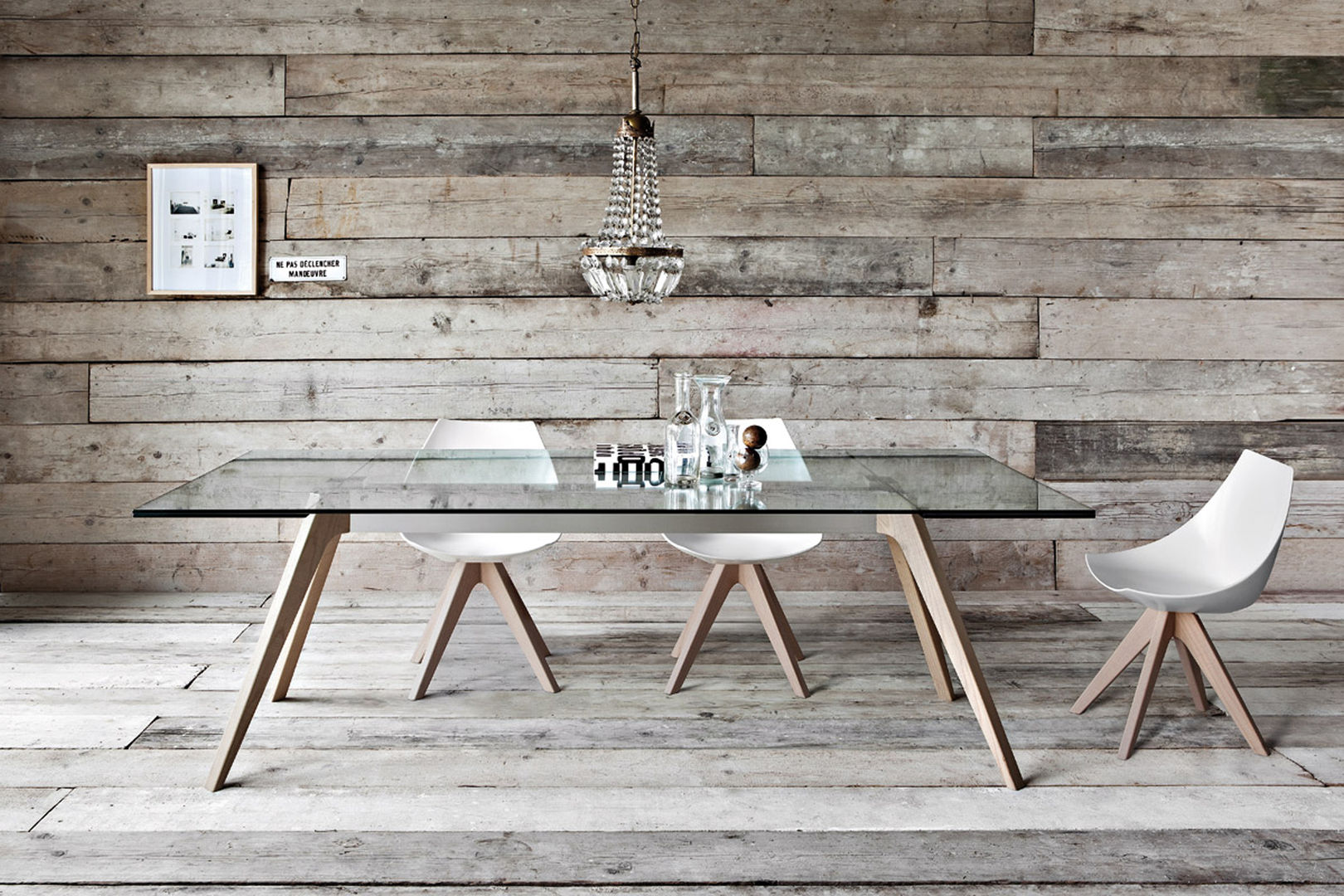 homify Modern dining room Tables