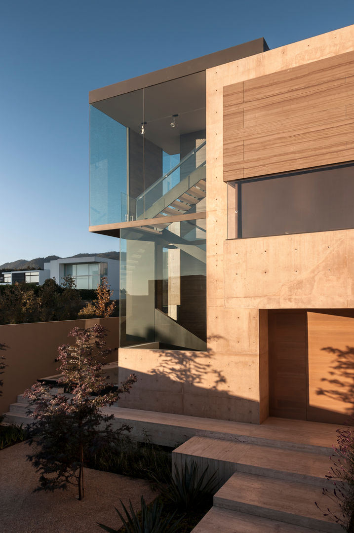 ML Residence, Gantous Arquitectos Gantous Arquitectos Modern corridor, hallway & stairs