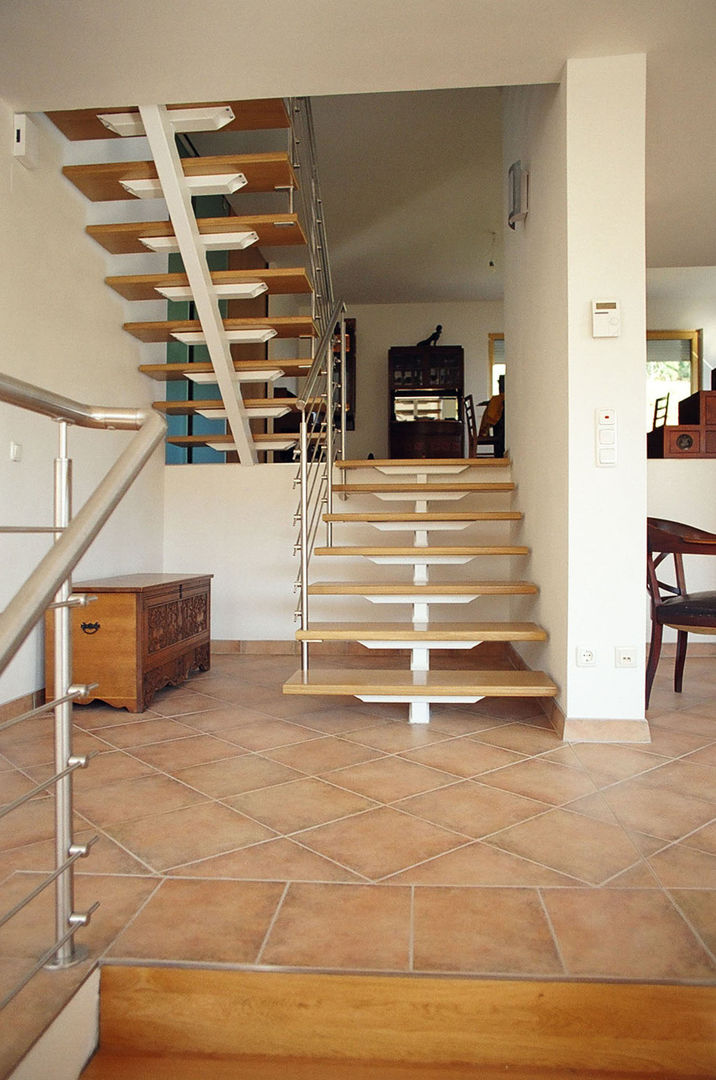 Haus am Hang, architope architope Classic style corridor, hallway and stairs