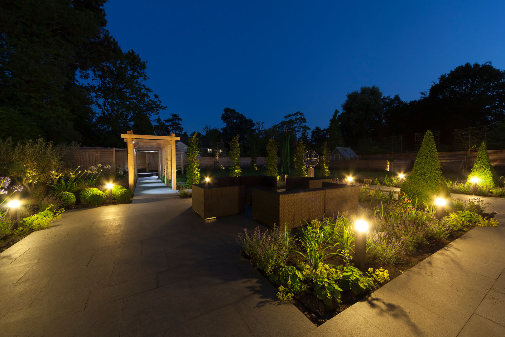 A contemporary Surrey garden, Forest Eyes Photography Forest Eyes Photography Сад в стиле модерн