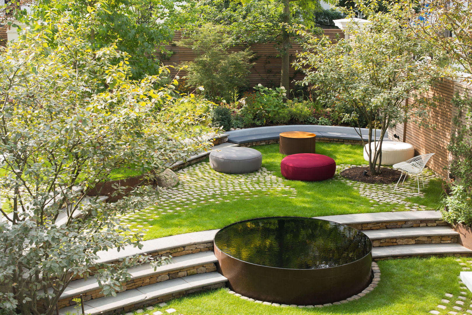 Bartholomew Landscaping design and installation of a London garden Bartholomew Landscaping モダンな庭