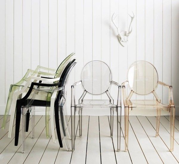 Louis Ghost - Kartell MOHD - Mollura Home and Design モダンデザインの リビング 椅子