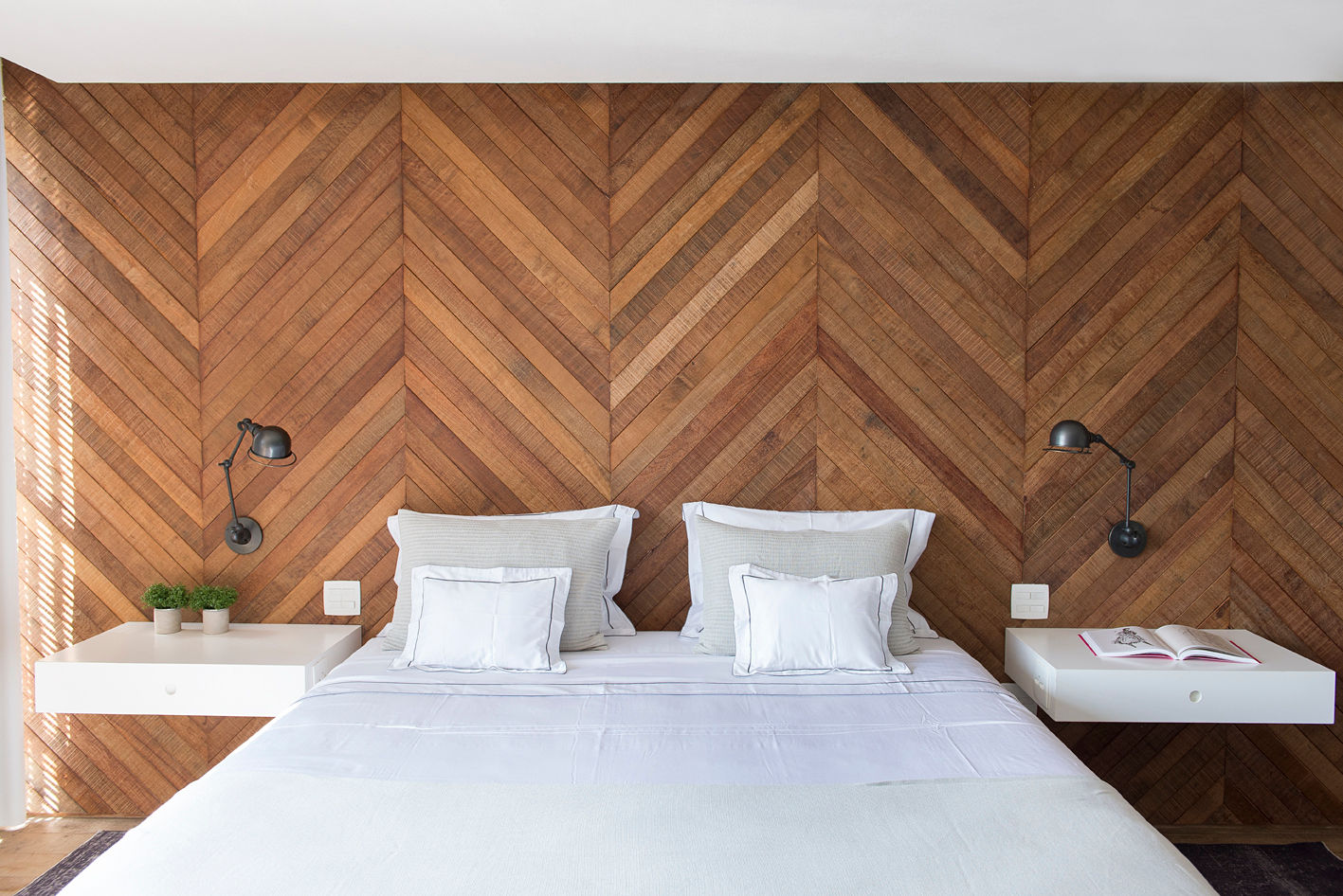 Casa Boa Vista , Triplex Arquitetura Triplex Arquitetura Country style bedroom Beds & headboards