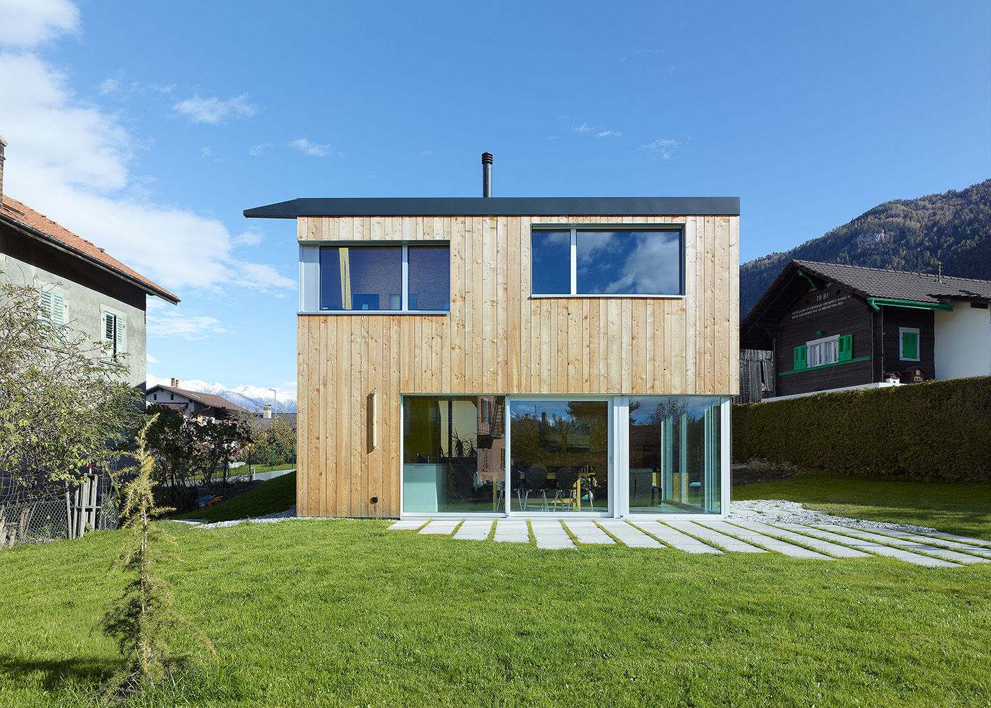 MMR _ maison à réchy, évéquoz ferreira architectes évéquoz ferreira architectes Casas estilo moderno: ideas, arquitectura e imágenes