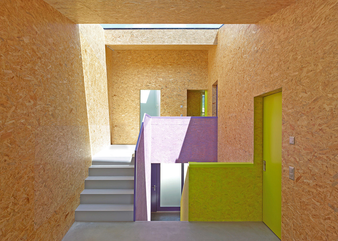 MMR _ maison à réchy, évéquoz ferreira architectes évéquoz ferreira architectes Modern corridor, hallway & stairs