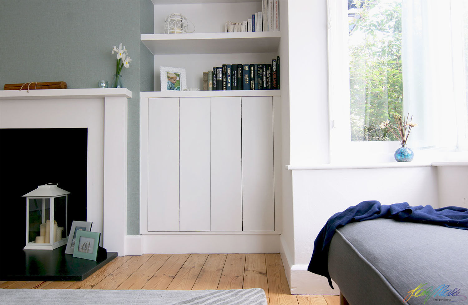 Bespoke joinery-concealed TV homify Modern living room