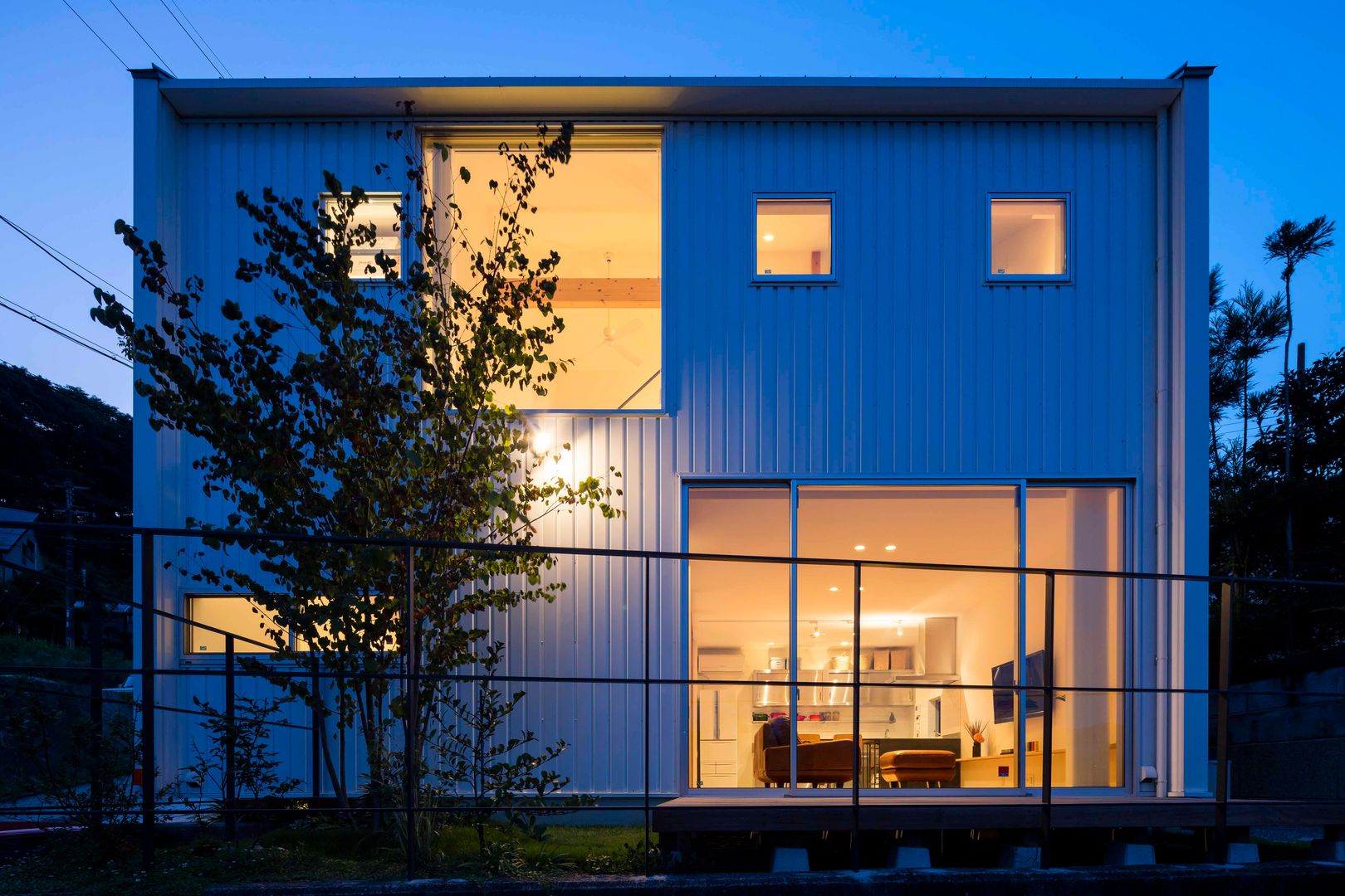 生駒の家 House in Ikoma, arbol arbol Casas modernas