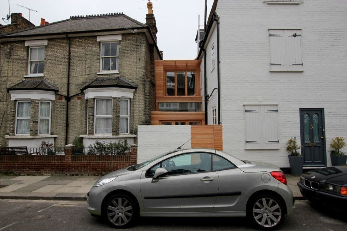 Unique Side Extension with Kitchen and Bedroom / Office Space: Wellesley Avenue, Hammersmith, Affleck Property Services Affleck Property Services บ้านและที่อยู่อาศัย