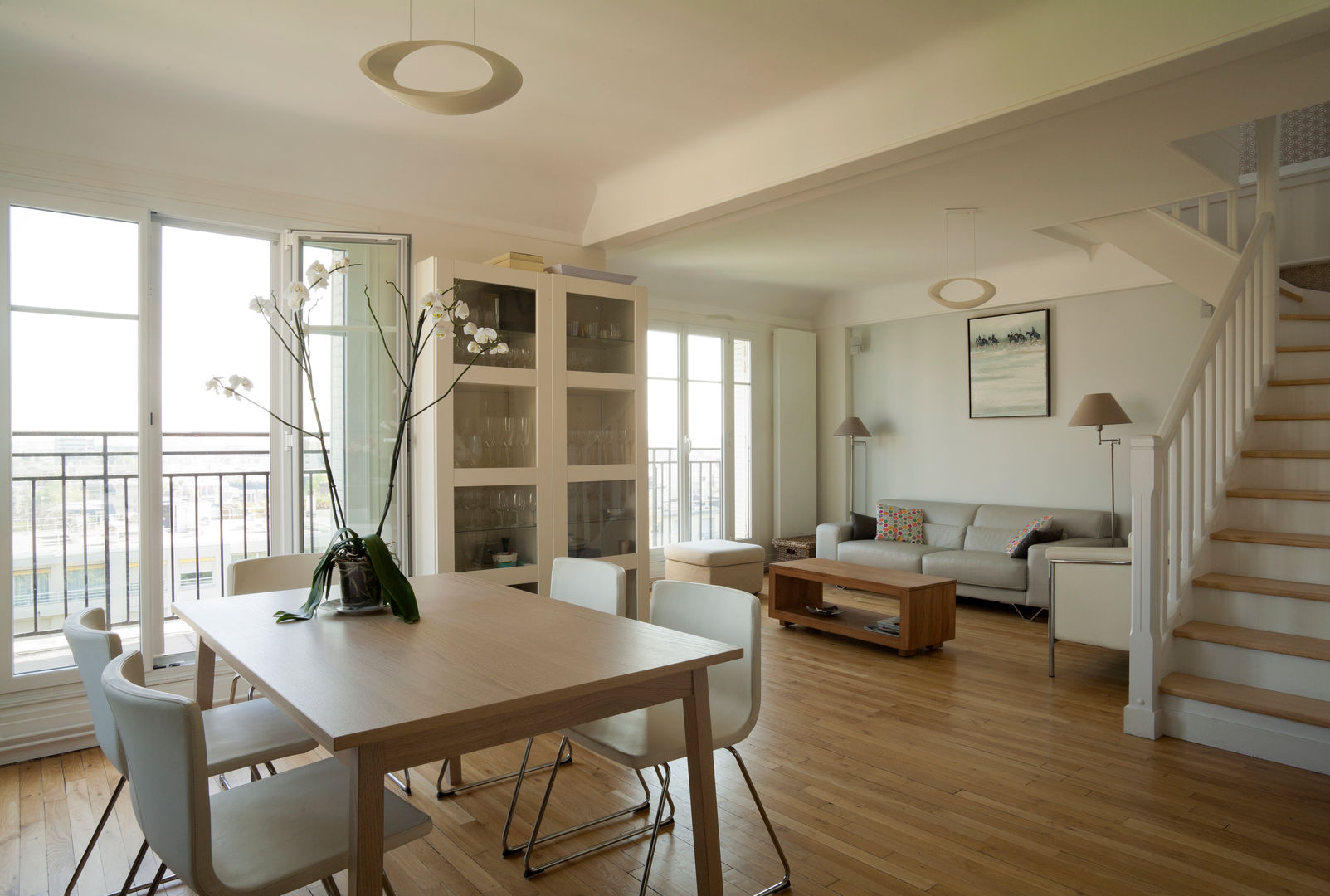 Un Duplex revisité -Neuilly, ATELIER FB ATELIER FB Modern Yemek Odası