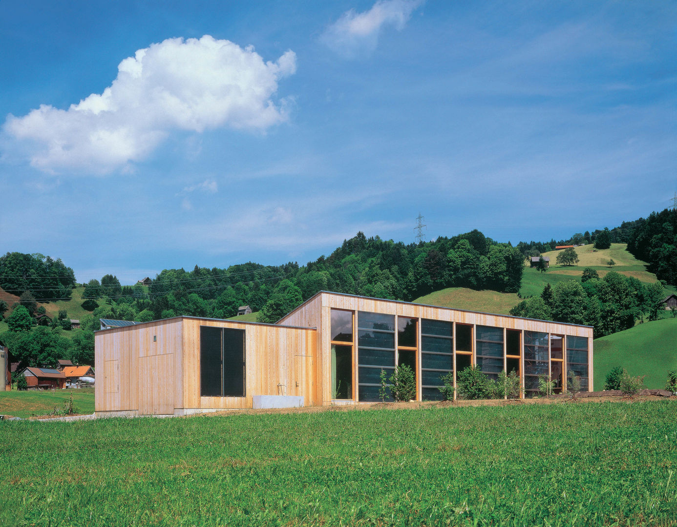 Solarhaus III in Ebnat-Kappel CH, 2000, Dietrich Schwarz Architekten AG Dietrich Schwarz Architekten AG บ้านและที่อยู่อาศัย