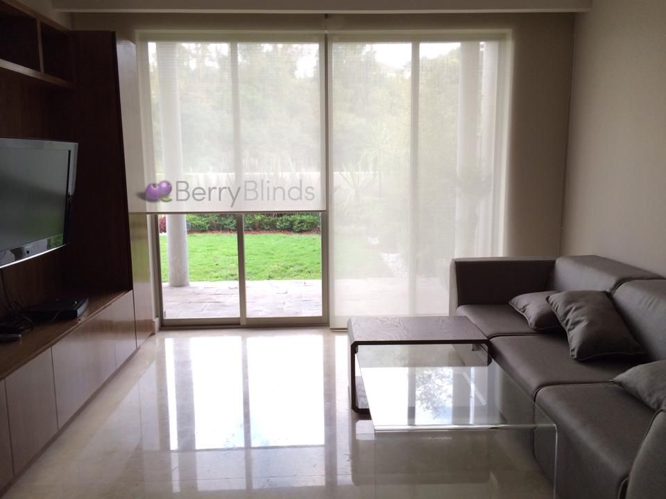 CORTINAS Y PERSIANAS RESIDENCIA EN SANTA FE, BERRY BLINDS INTERIORISMO BERRY BLINDS INTERIORISMO หน้าต่าง ม่านและมู่ลี่