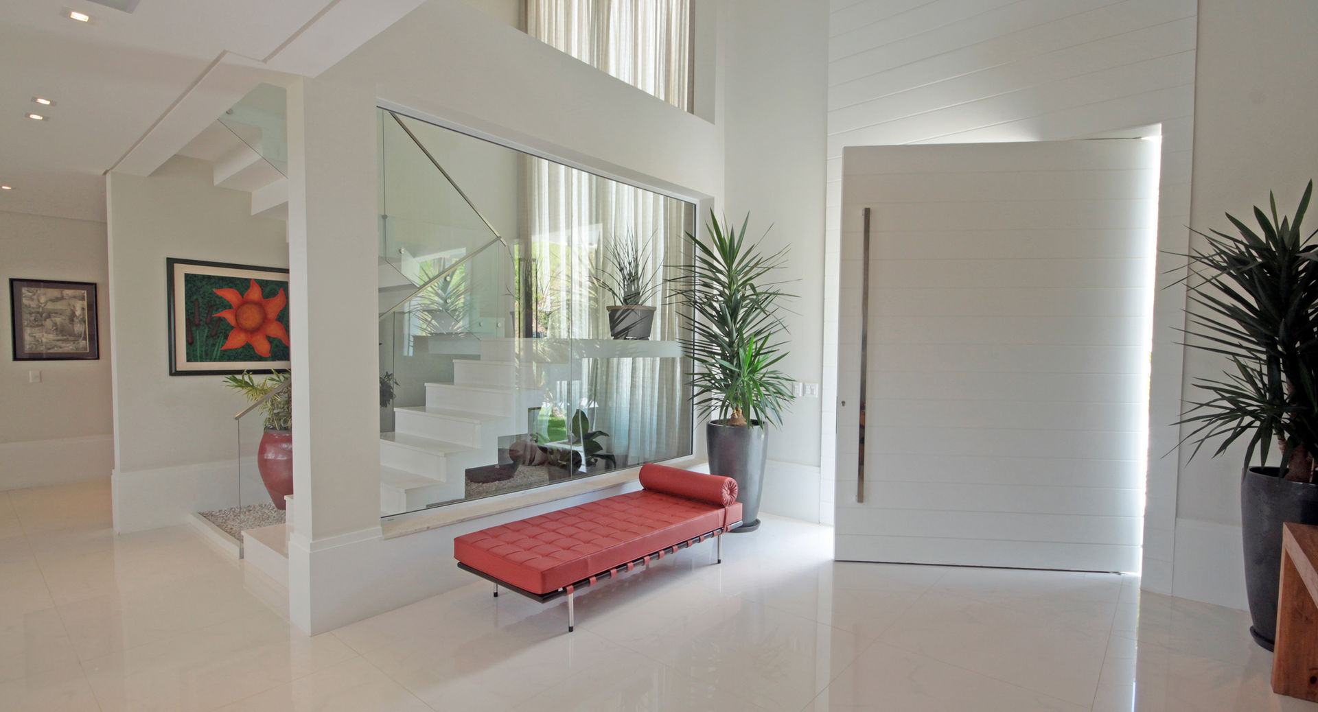 RESIDENCIA VILA SOLAIA, ALME ARQUITETURA ALME ARQUITETURA Classic corridor, hallway & stairs