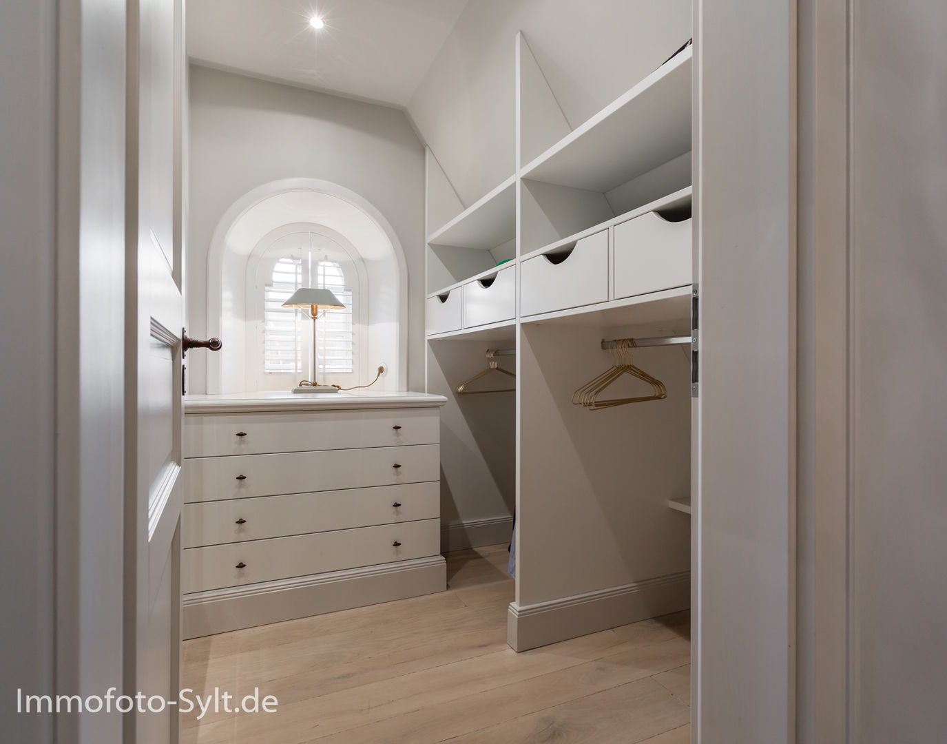 Reetdachhaus in List auf Sylt, Immofoto-Sylt Immofoto-Sylt Country style dressing rooms