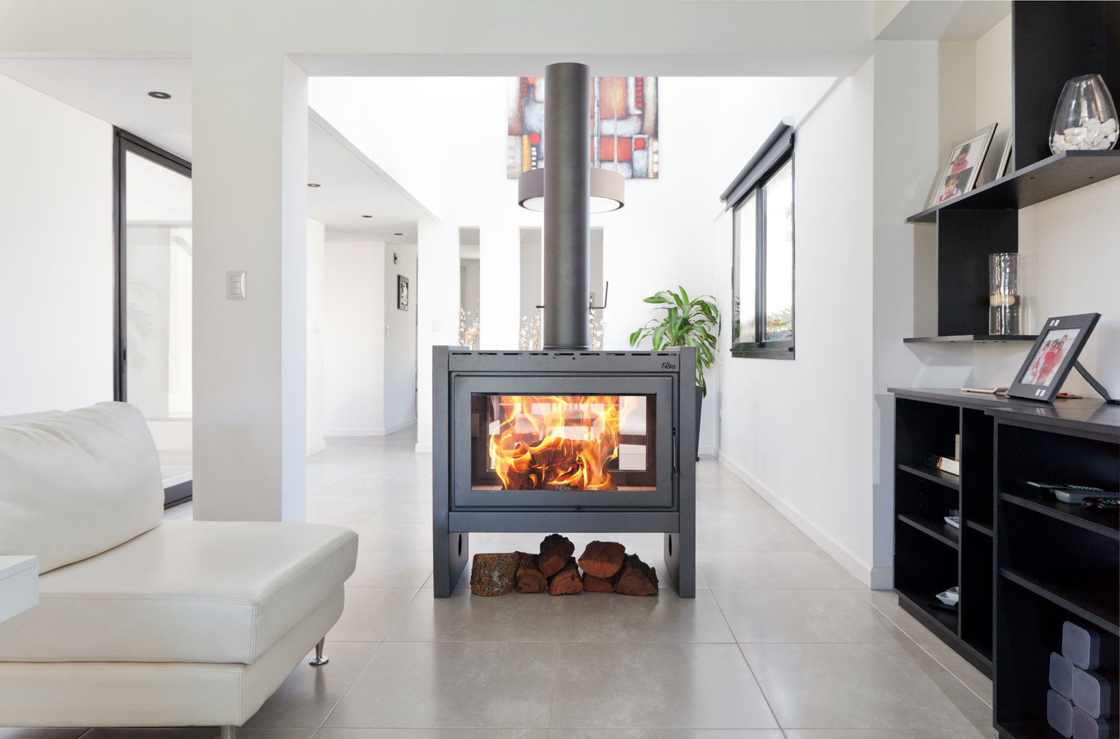 Hogares insertables Nuke, Ñuke Ñuke Salas modernas Chimeneas y accesorios