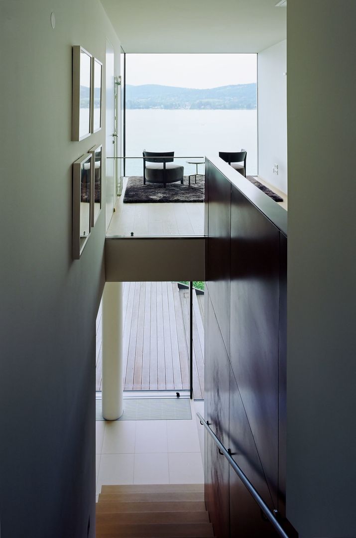 homify Modern Corridor, Hallway and Staircase