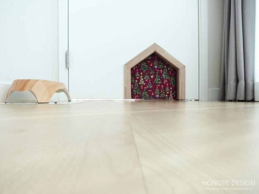 반려묘와 함께하는 신혼부부의 집, 홍예디자인 홍예디자인 Modern living room