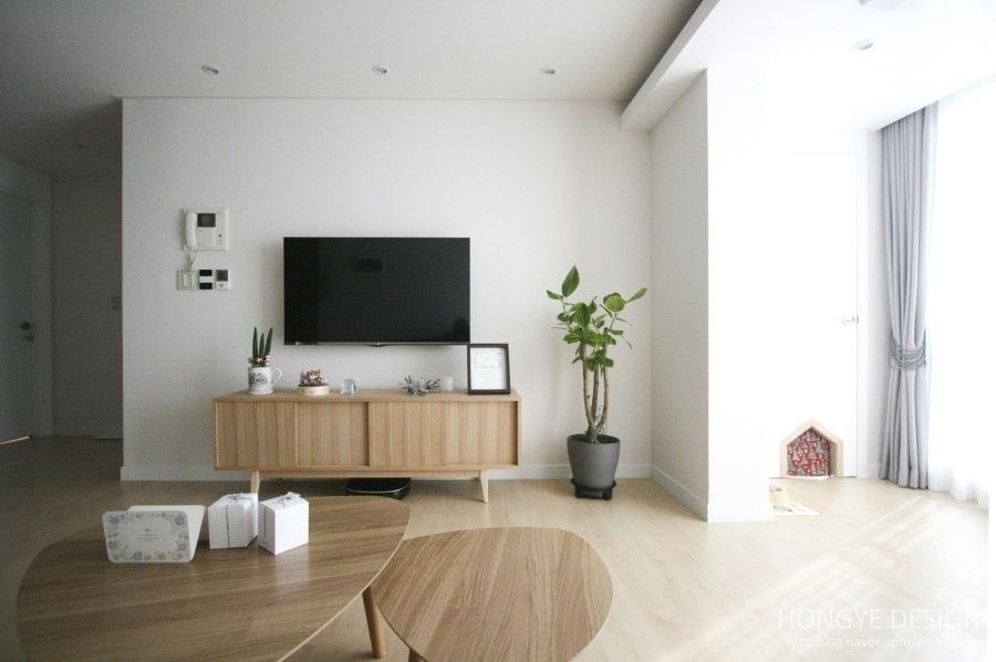 반려묘와 함께하는 신혼부부의 집, 홍예디자인 홍예디자인 Livings modernos: Ideas, imágenes y decoración