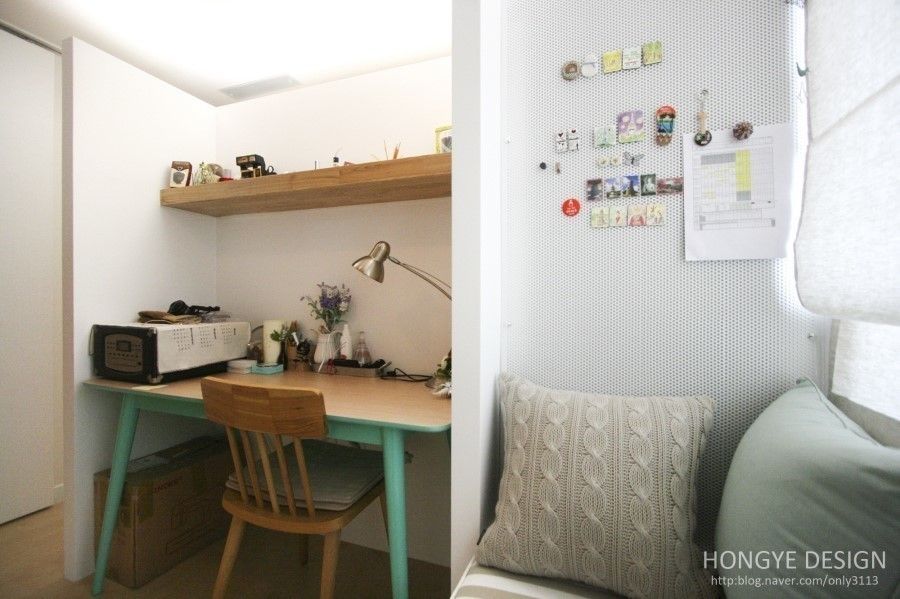 반려묘와 함께하는 신혼부부의 집, 홍예디자인 홍예디자인 Moderne Arbeitszimmer