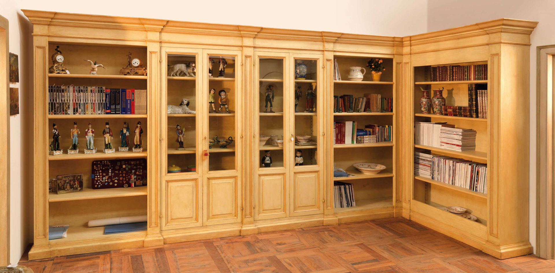 Librerie e Boiserie, Porte del Passato Porte del Passato Гостиная в рустикальном стиле Шкафы и серванты