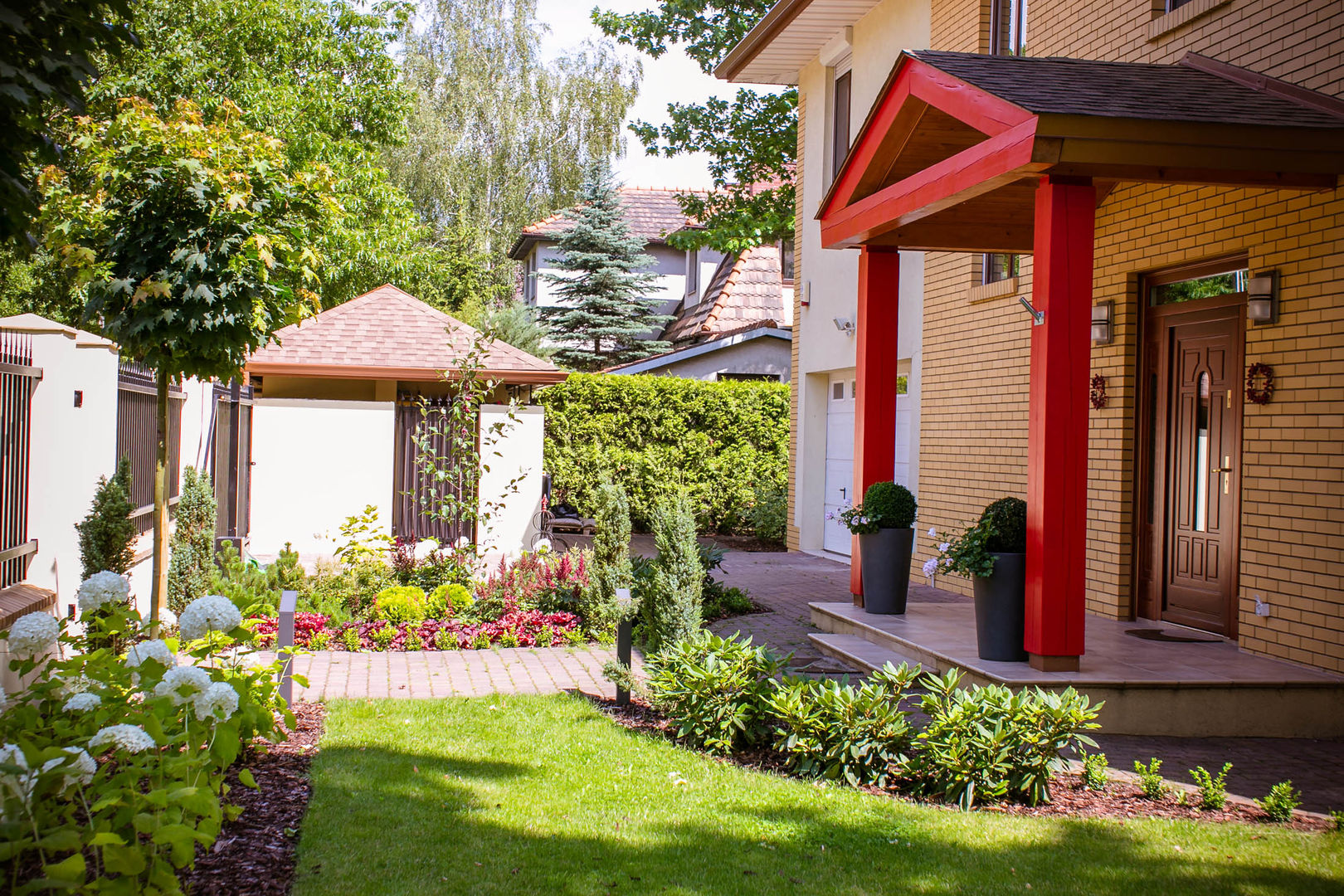 Ogród "Pod Jabłonią", Miejskie Ziele Miejskie Ziele Classic style garden