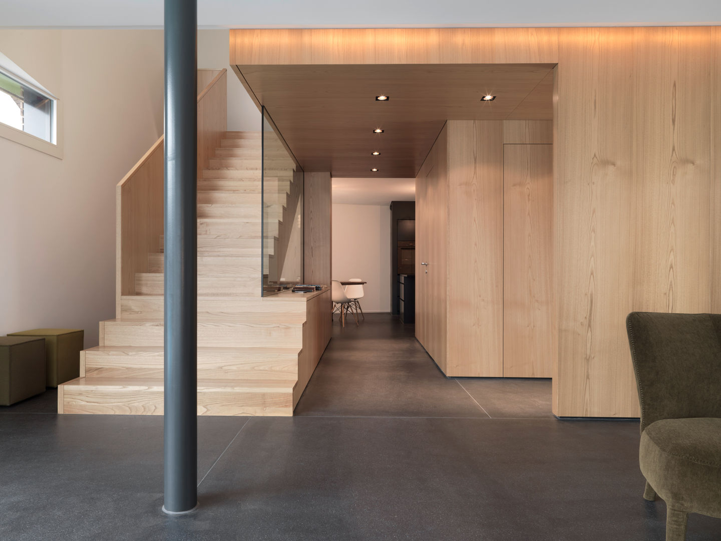 Haus S, nimmrichter architekten ETH SIA AG nimmrichter architekten ETH SIA AG Modern corridor, hallway & stairs