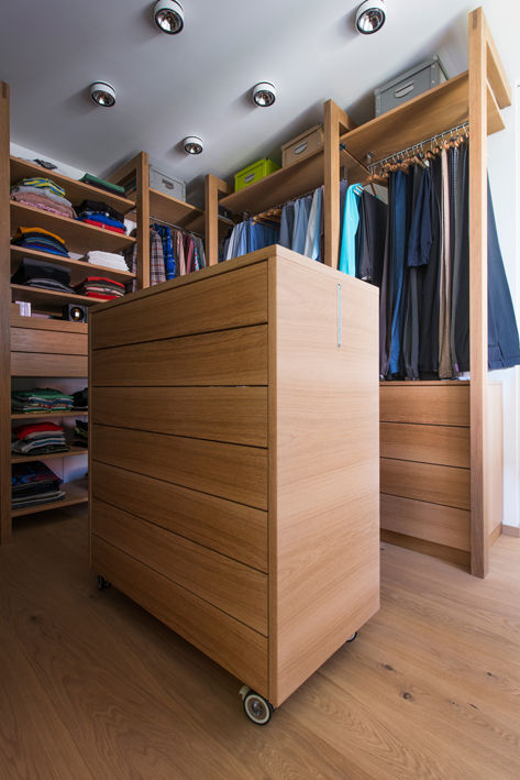 Schubladenschrank mit Krawatten Vitrine - beidseitig ausziehbar DESIGNWERK Christl Klassische Ankleidezimmer