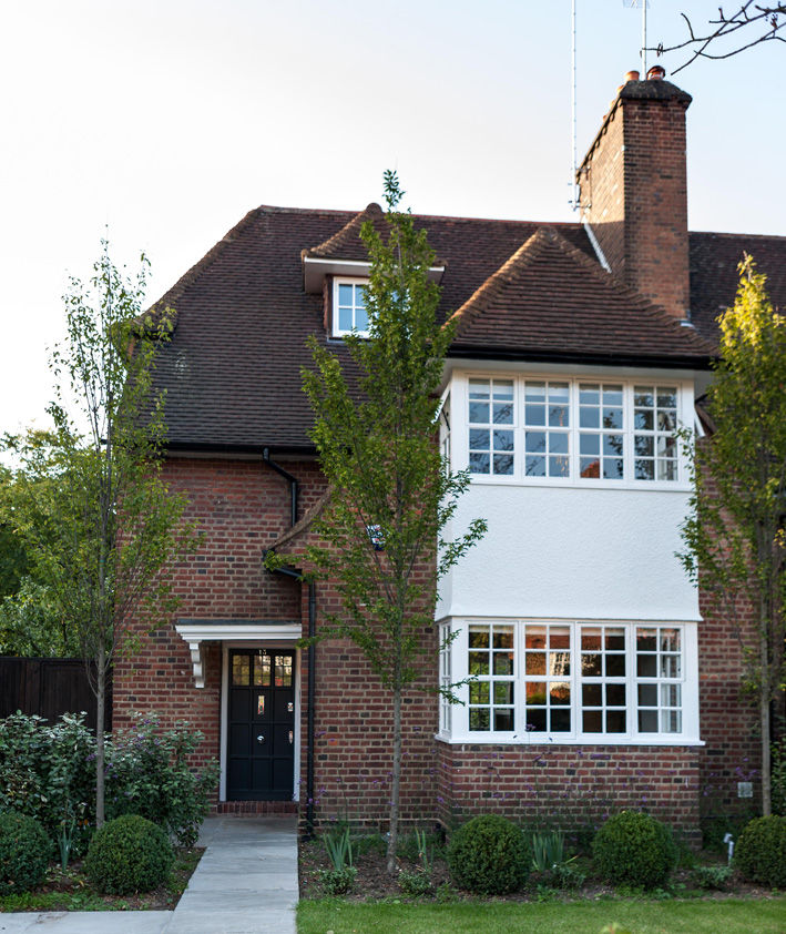 Rotherwick Road - ​Hampstead Garden Suburbs 'Arts & Crafts' House , TG Studio TG Studio منازل