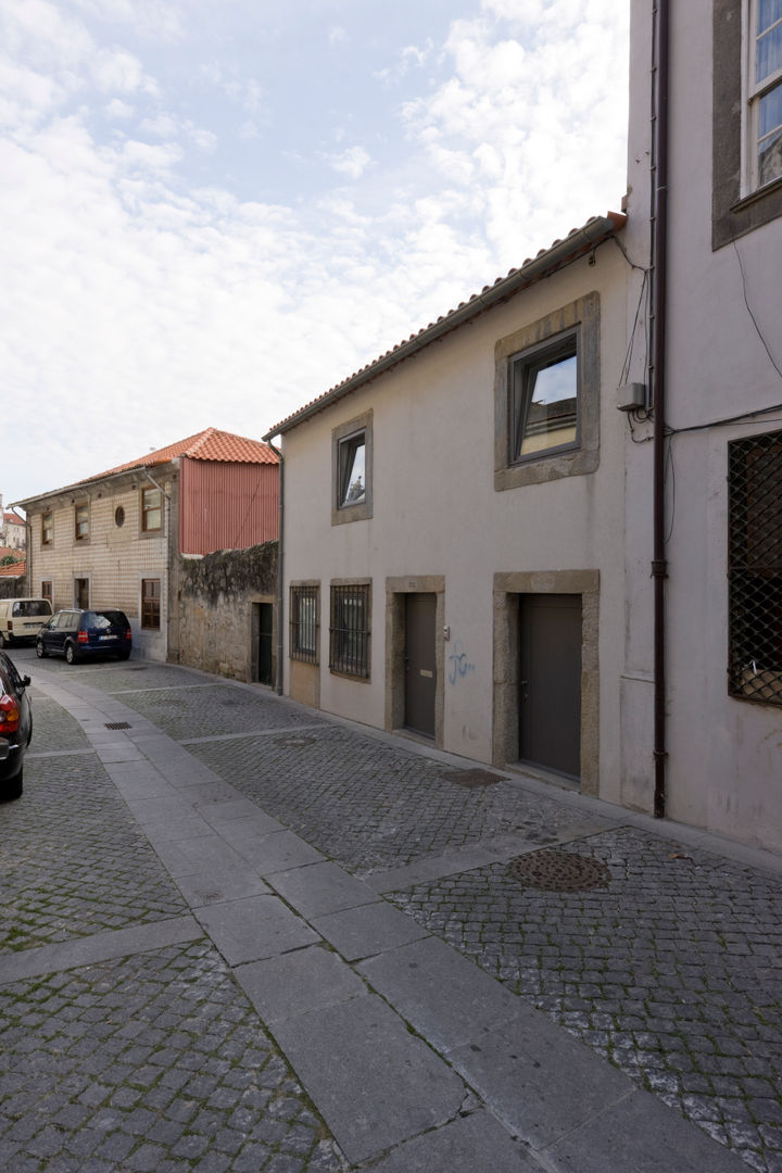 Casa da Vitória, Paulo Freitas e Maria João Marques Arquitectos Lda Paulo Freitas e Maria João Marques Arquitectos Lda Casas minimalistas