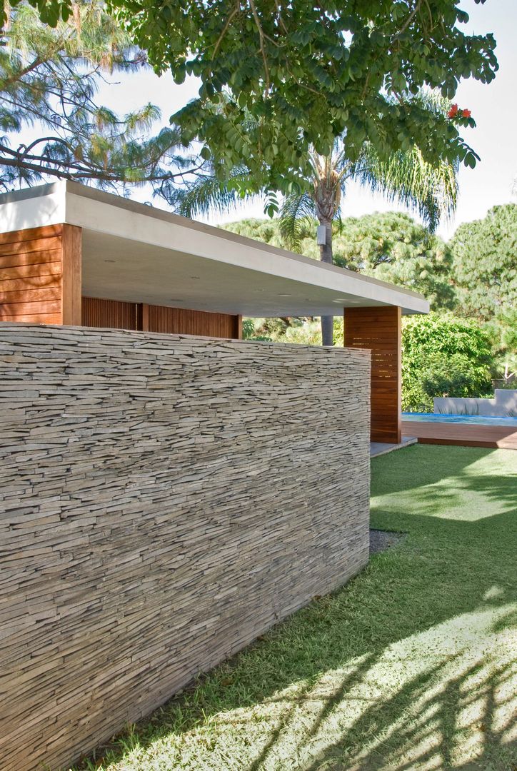 CASA RP, Alvaro Moragrega / arquitecto Alvaro Moragrega / arquitecto Jardines de estilo moderno