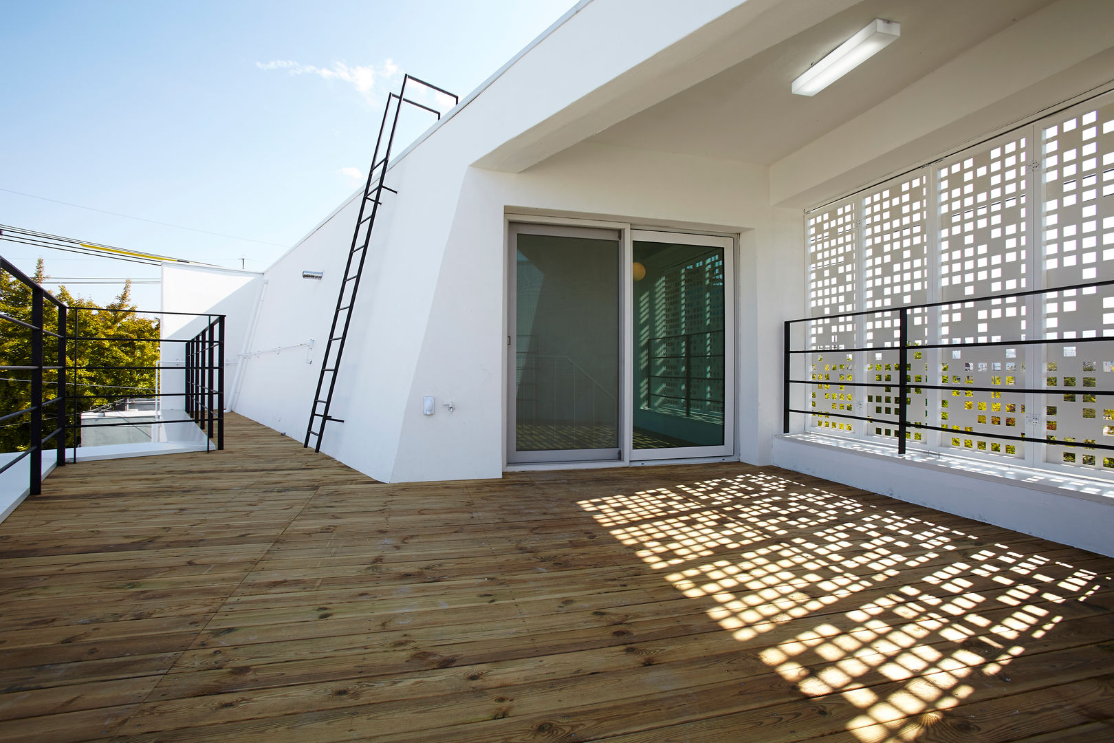 모서리집, 스마트건축사사무소 스마트건축사사무소 Modern balcony, veranda & terrace