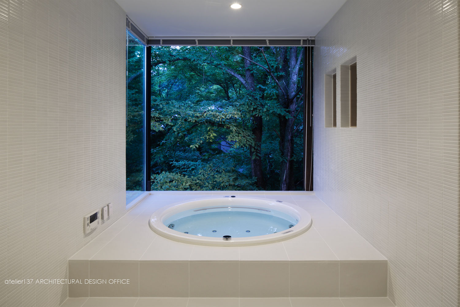 035カルイザワハウス, atelier137 ARCHITECTURAL DESIGN OFFICE atelier137 ARCHITECTURAL DESIGN OFFICE Modern Banyo Mozaik