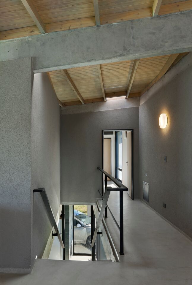 Casa en San Marco, Ruben Valdemarin Arquitecto Ruben Valdemarin Arquitecto Modern corridor, hallway & stairs