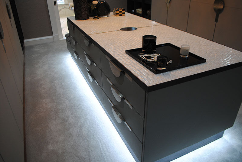 Counter Top by Cocovara Interiors, ShellShock Designs ShellShock Designs Modern Giyinme Odası