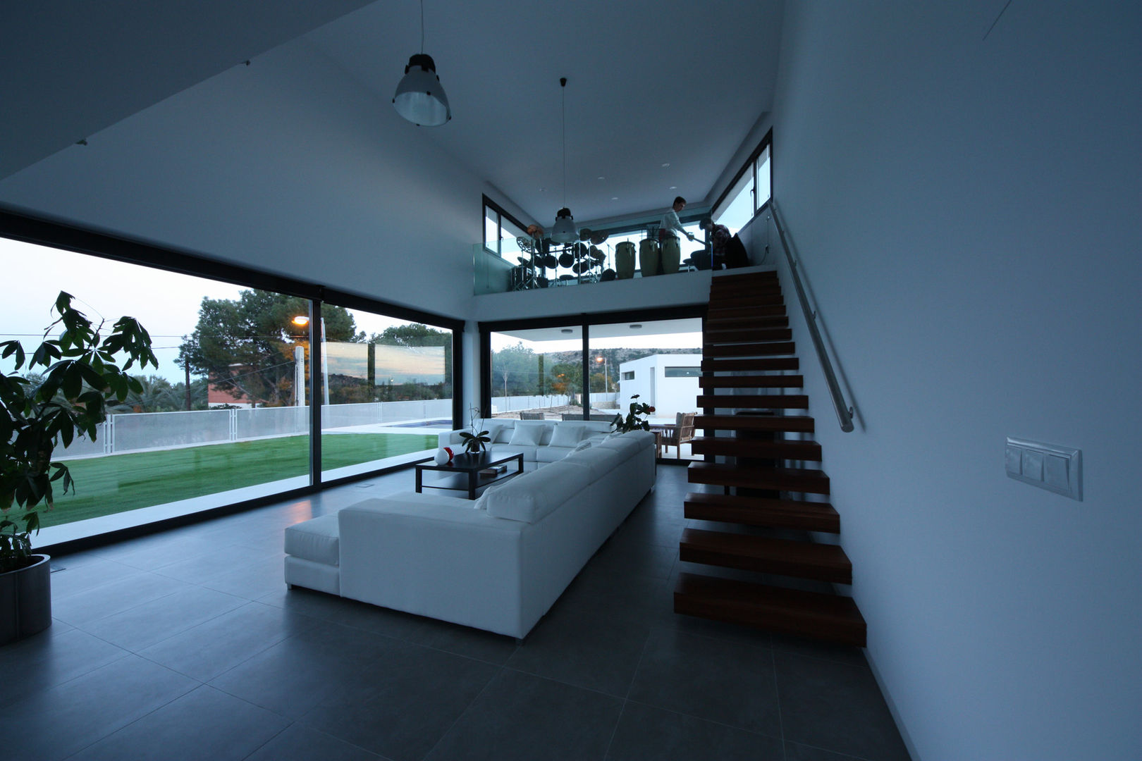 Casa López-Oliva, GOELIN ARQUITECTOS GOELIN ARQUITECTOS モダンデザインの リビング