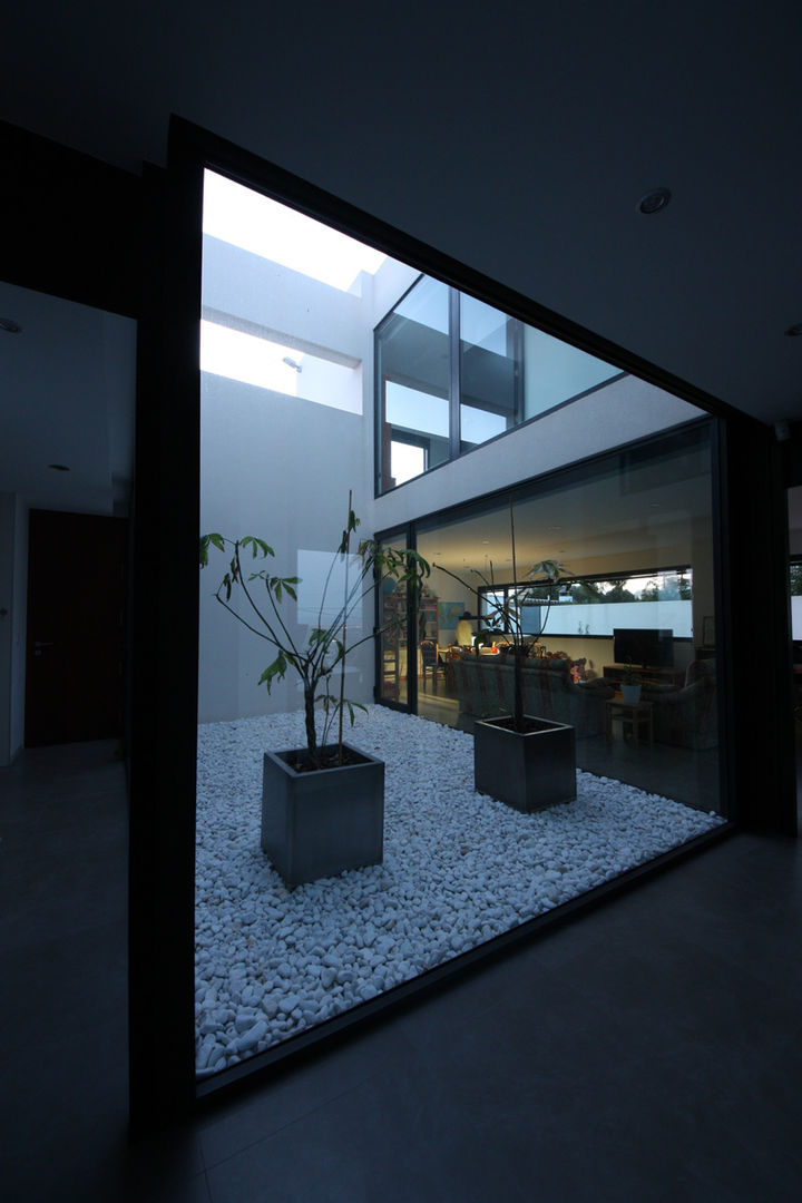 Casa López-Oliva, GOELIN ARQUITECTOS GOELIN ARQUITECTOS ห้องโถงทางเดินและบันไดสมัยใหม่