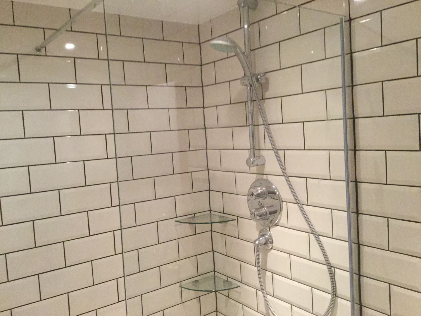 Hampstead Wetroom, Refurb It All Refurb It All Ванная комната в стиле минимализм