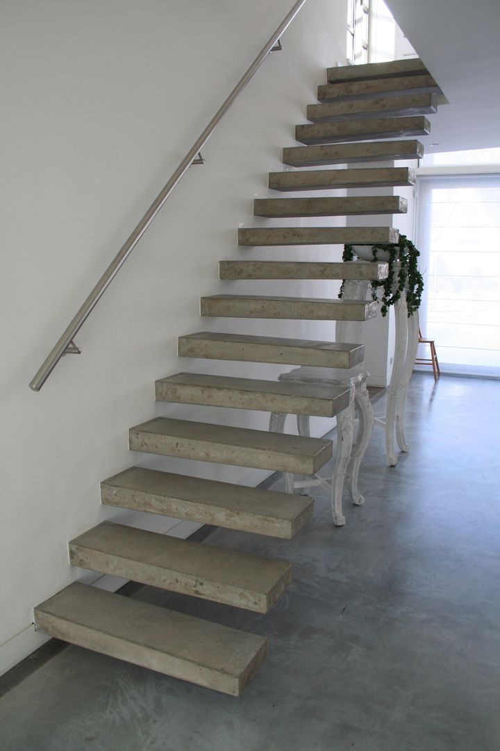 Zwevende betonnen trappen, Allstairs Trappenshowroom Allstairs Trappenshowroom Scale Scale