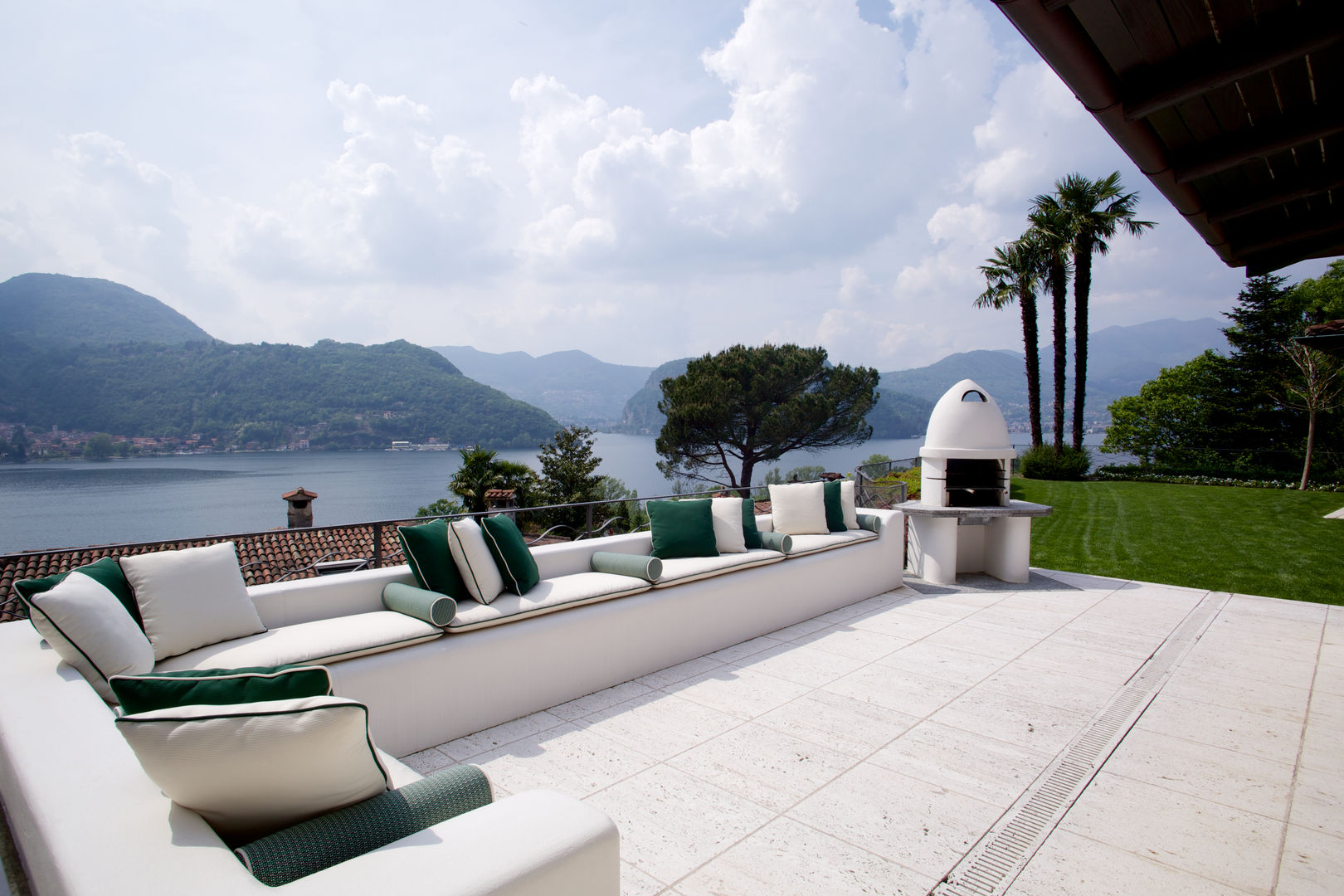 Splendida vista sul lago di Lugano, DF Design DF Design Hiên, sân thượng phong cách Địa Trung Hải