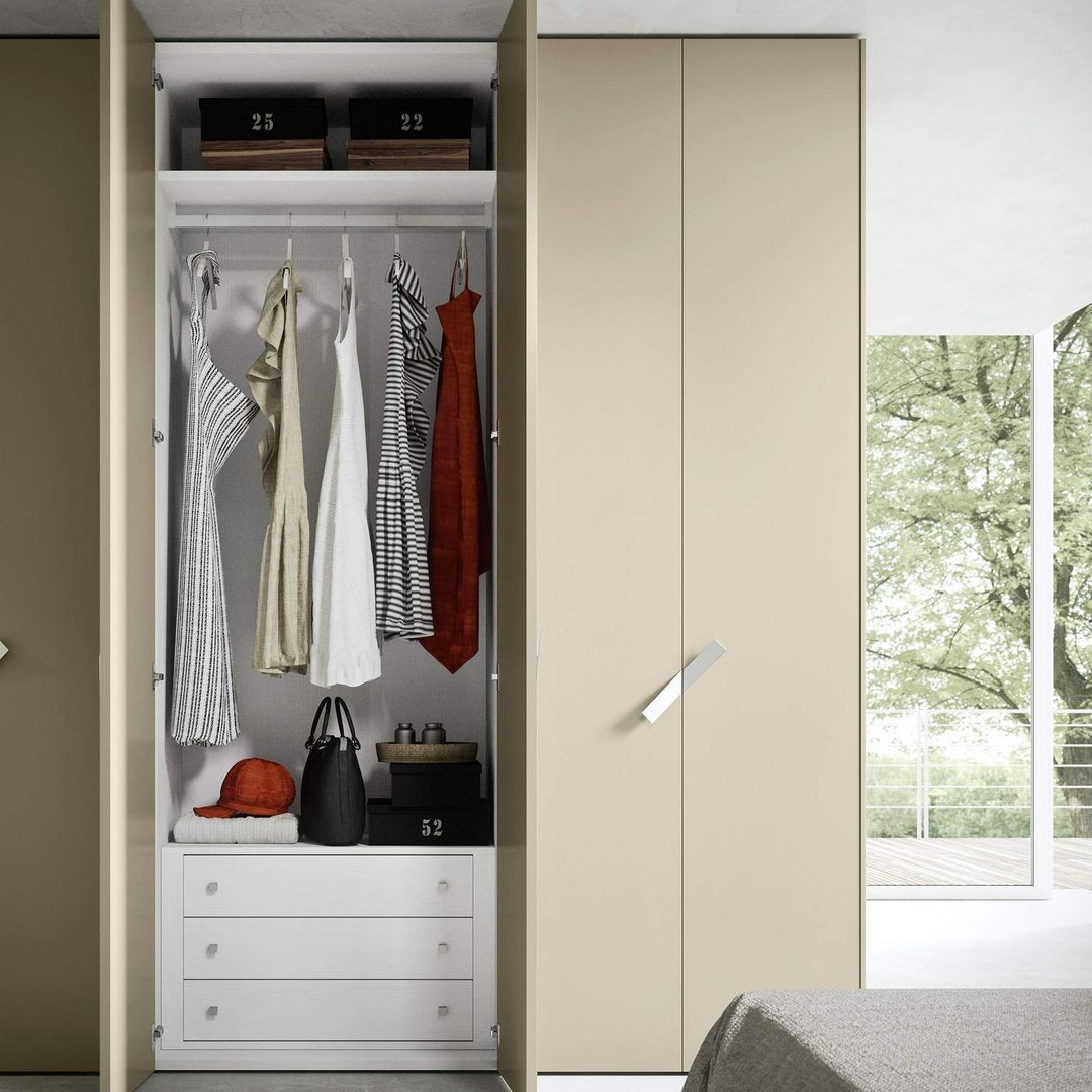 'One' hinged door wardrobe by Siluetto homify غرفة نوم Wardrobes & closets