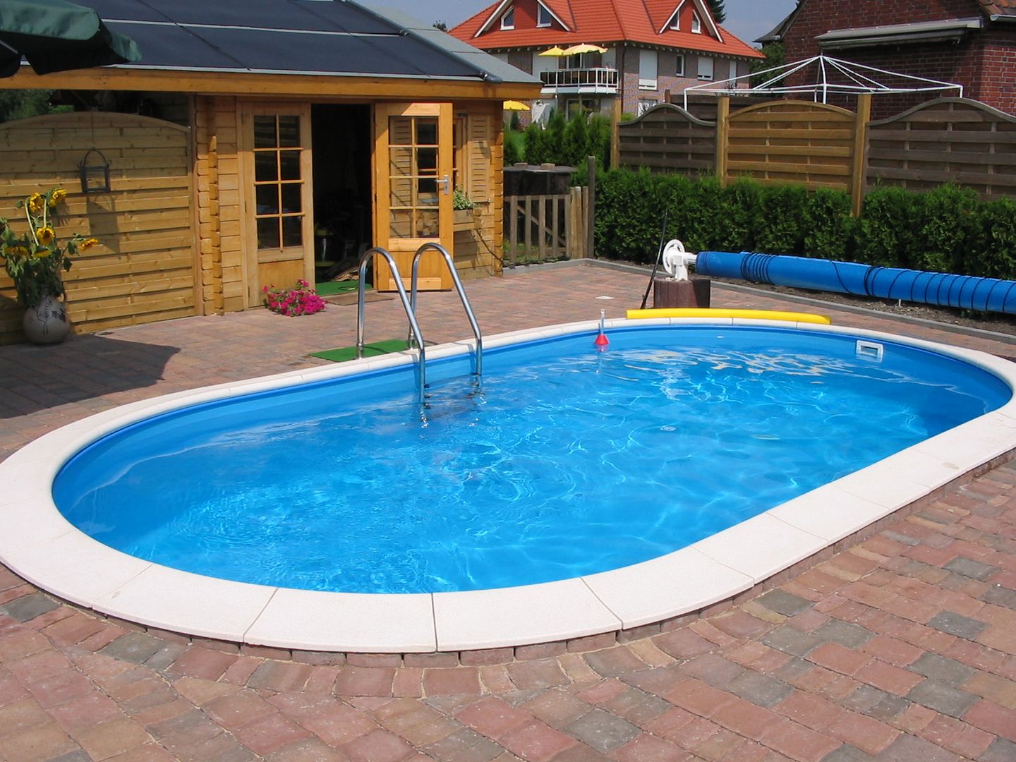 homify Classic style pool