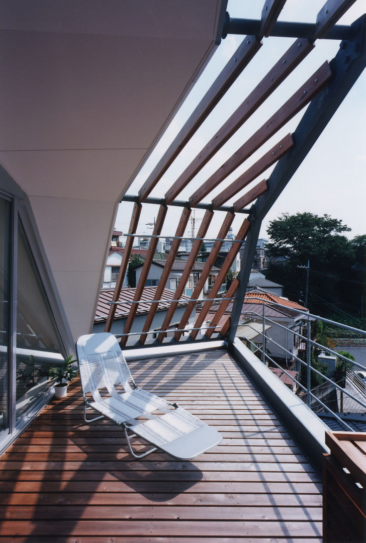 Ti Residence, 一級建築士事務所 バサロ計画 一級建築士事務所 バサロ計画 Modern balcony, veranda & terrace