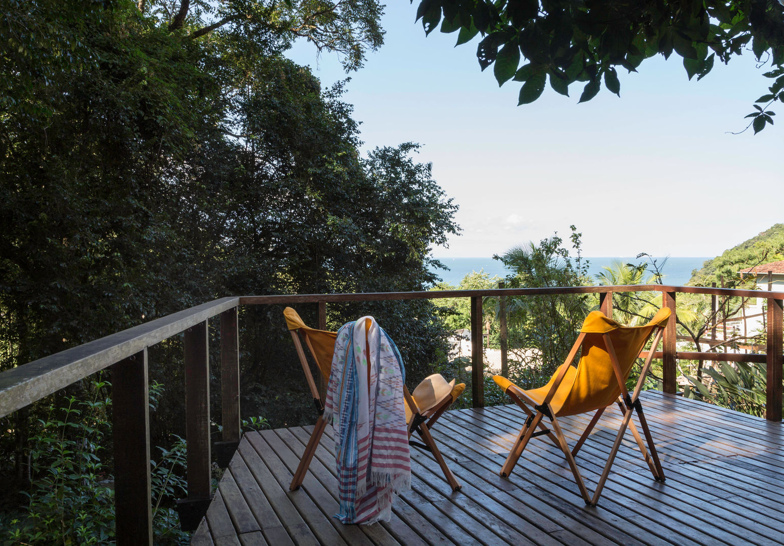 homify Balcones y terrazas de estilo rústico