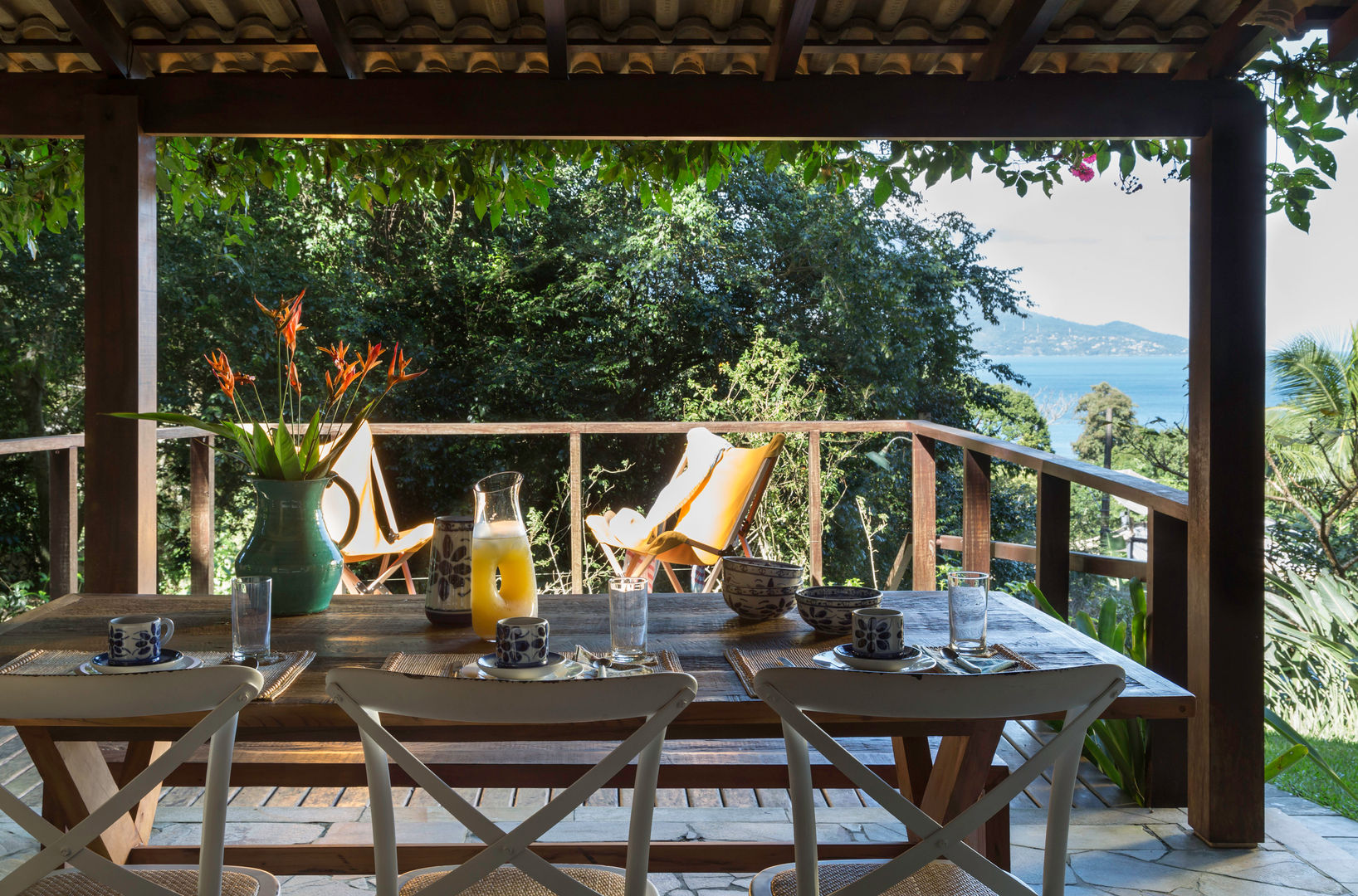 homify Balcones y terrazas de estilo rústico