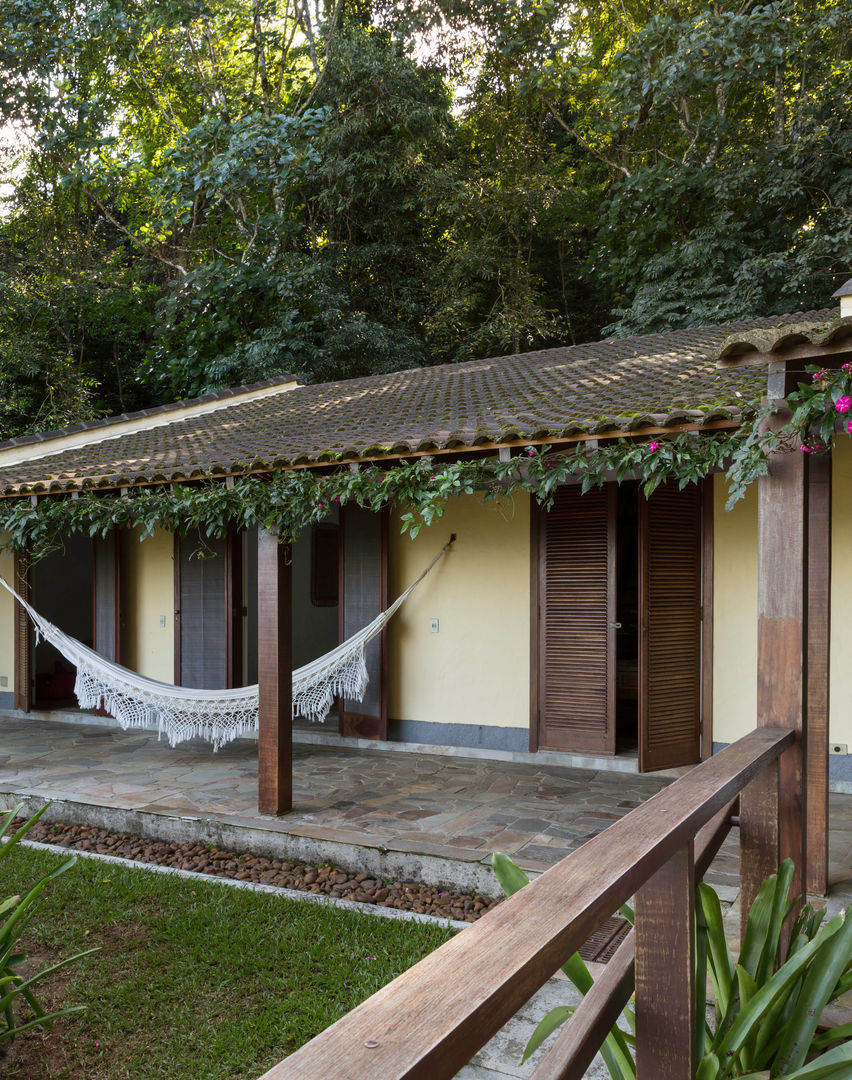 homify Balcones y terrazas de estilo rústico