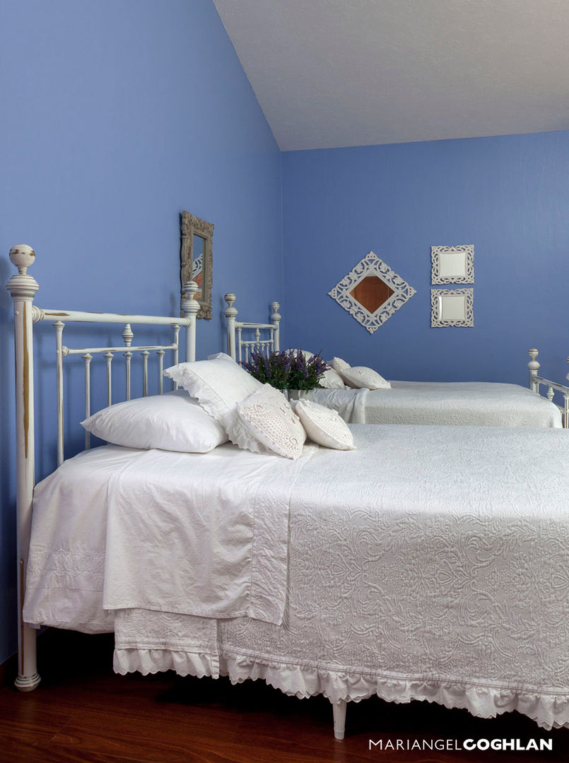 Valle Escondido, MARIANGEL COGHLAN MARIANGEL COGHLAN Modern nursery/kids room