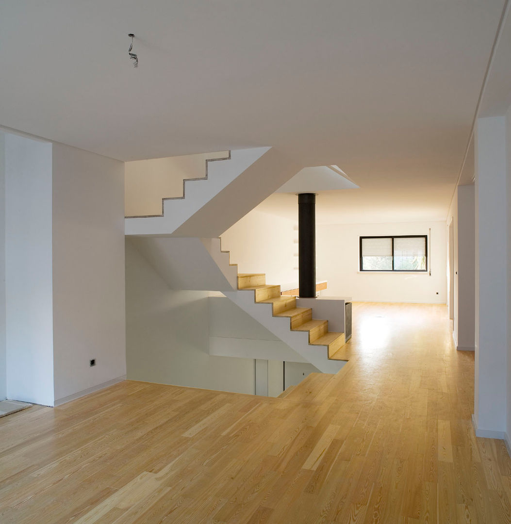 Remodelação de Casa Unifamiliar em Coimbra, Atelier do Corvo Atelier do Corvo Modern Oturma Odası