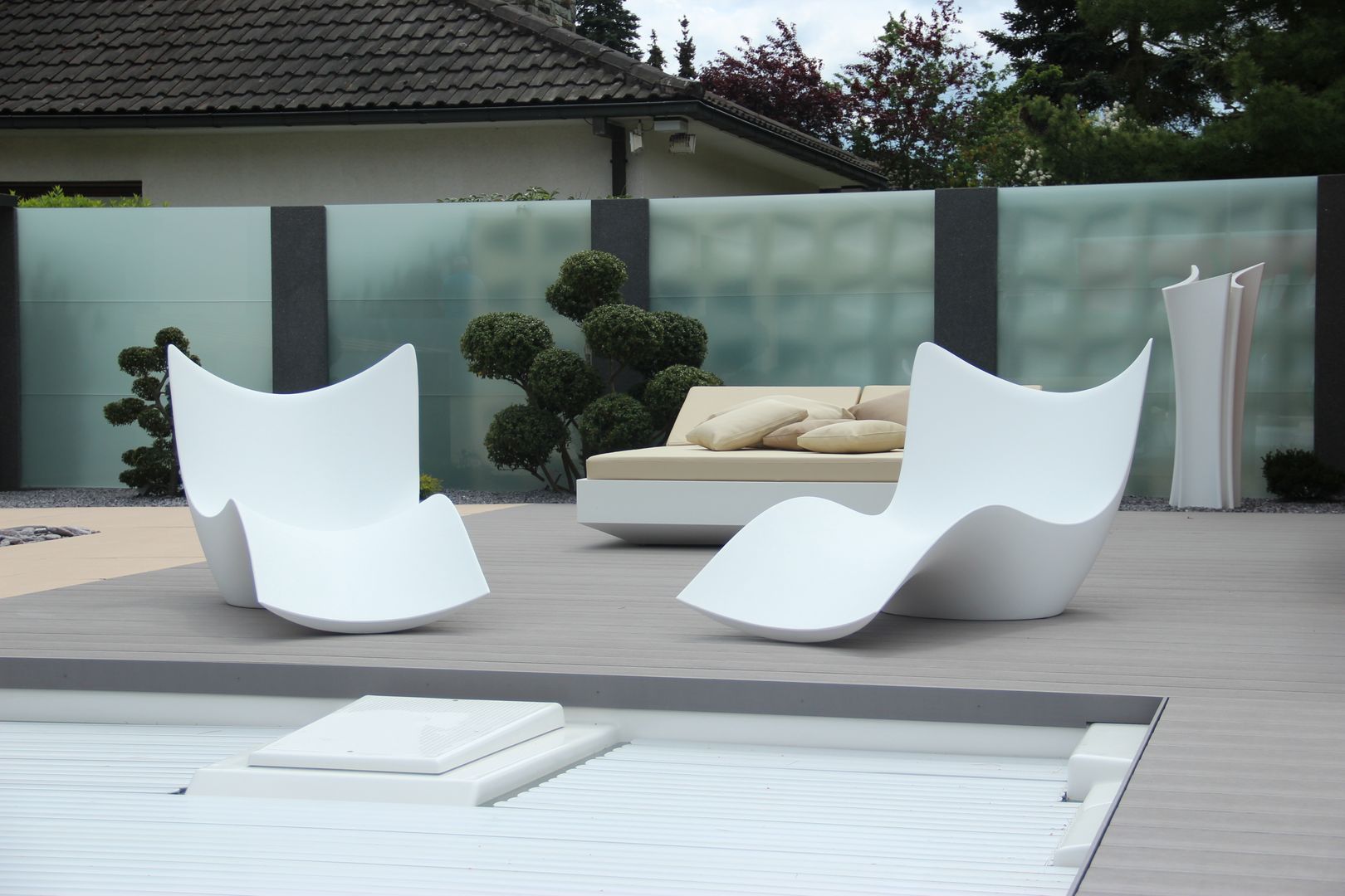 PRIVATE HOUSE HESSEN GEMANY, Vondom Vondom Minimalist style garden Furniture