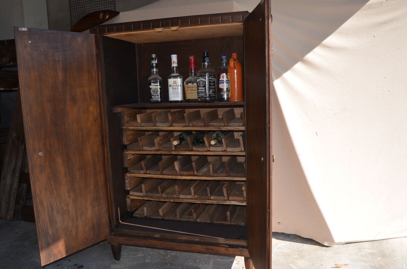 El Antes y Despues de un Mueble Antiguo de Cantina , RECICLA'RT RECICLA'RT Rustic style wine cellar Wine cellar